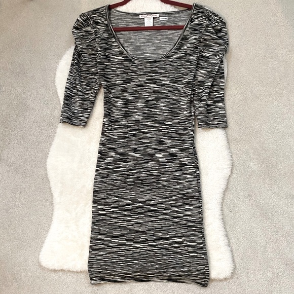 B&W striped pattern bodycon dress - Picture 1 of 2